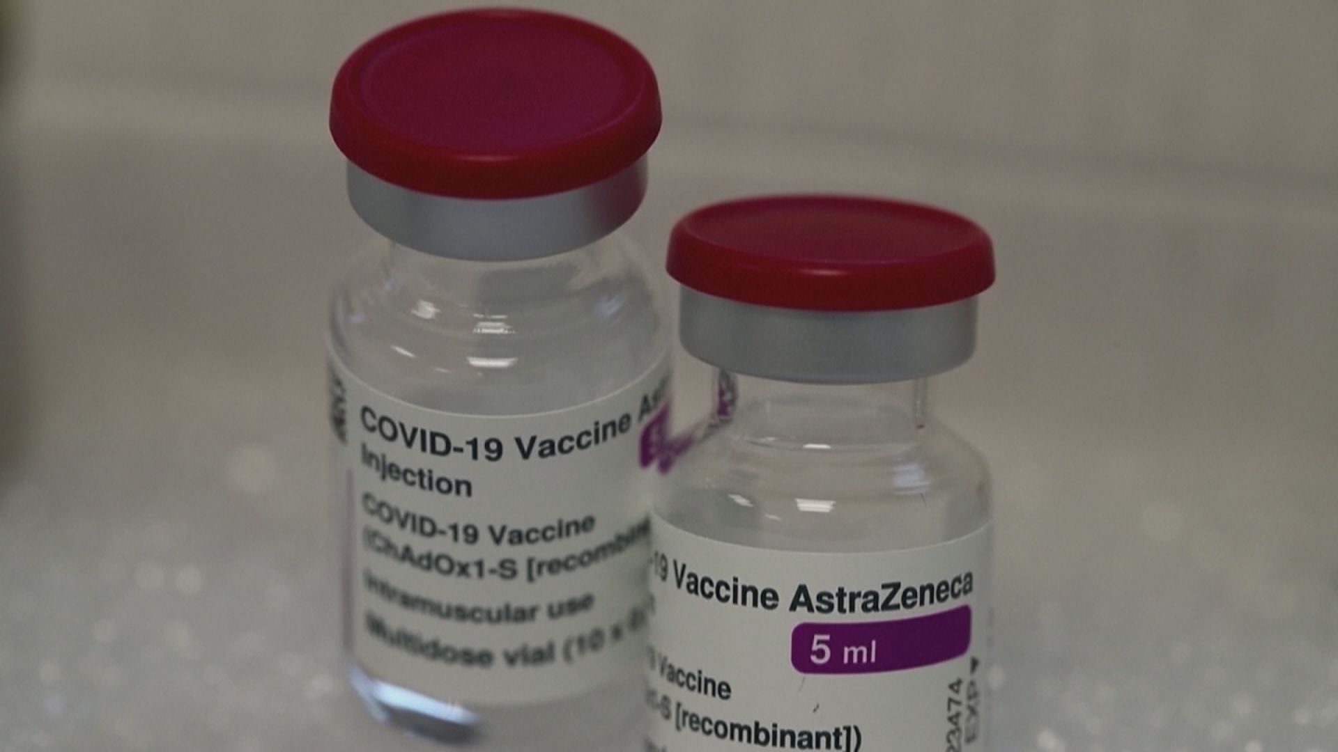 根據丹麥所做的風險評估，接種AZ疫苗每4萬人就有1人可能引發血栓！鄰近的挪威也打算跟進，挪威公共衛生所認為挪威染疫病亡人數少，接種AZ死亡風險大於染疫病逝。