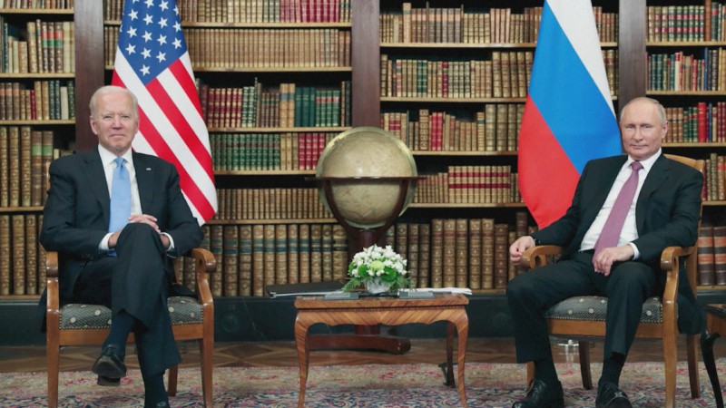 美國總統拜登上任後首場美俄領袖峰會，會談約三小時落幕後，雙方各自舉行記者會！