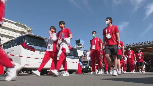 東京奧運賽事已進行到尾聲，日本各地新冠肺炎疫情仍持續拉警報，受到疫情影響，參加比賽的選手受限不得離開選手村。