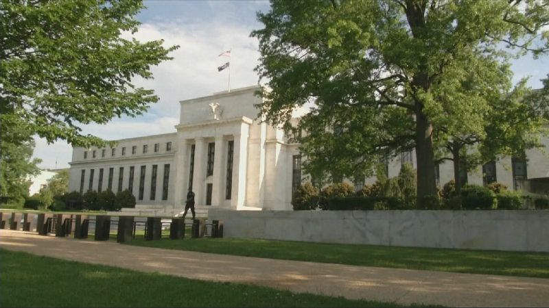 美國債務違約風險大增，費城聯準銀行總裁哈克最新警告，若國會遲遲沒有達成共識，恐將嚴重打擊經濟成長。