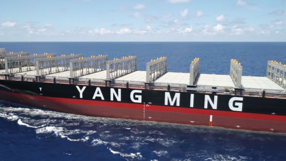 陽明2800TEU「長明輪」支援中東線，紓解艙位壅塞。（非凡新聞資料照）