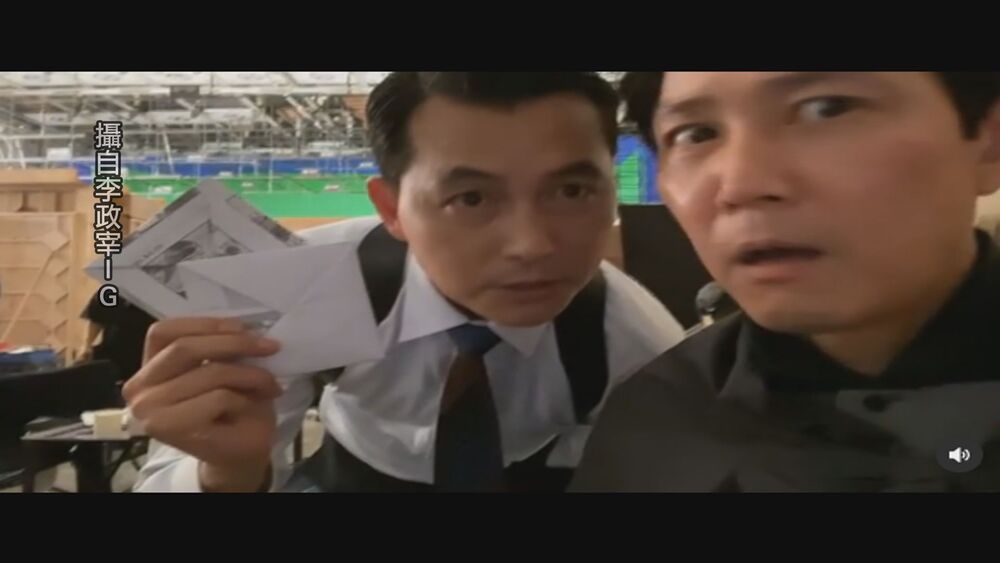 《魷魚遊戲》在全球造成追劇風潮，南韓影帝李政宰為了回應粉絲的喜愛，日前正式開通個人IG帳號，更發出一段影片，合體摯友鄭雨盛，重現經典劇情。圖／翻攝自網路。