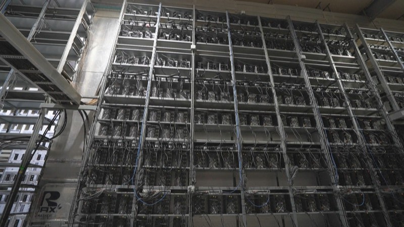 美國德州已經成為比特幣礦廠的新陣營，更擁有全球最大挖礦廠，但被質疑與人民爭電引發環保人士批評。