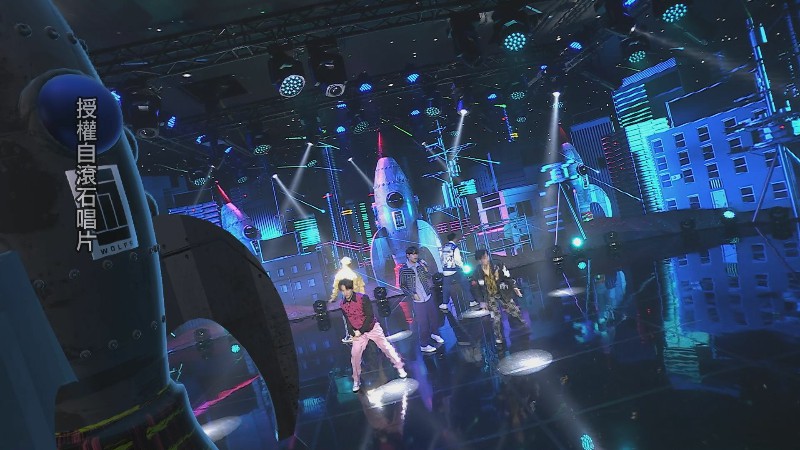 男子團體「五堅情」的線上演唱會上，就透過5G的高傳輸、低延遲特性，不但能和歌迷用「異地共演」的技術互動，還能「多人同框」一起大合唱。圖／滾石唱片提供。