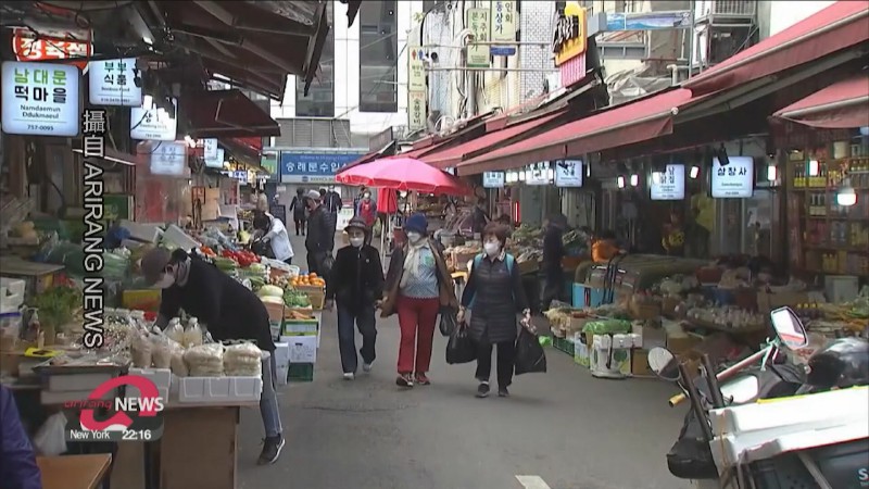 南韓去年進口物價漲幅創下13年新高，各項民生物資紛紛喊漲，民眾採購過年用品，實在好心疼。