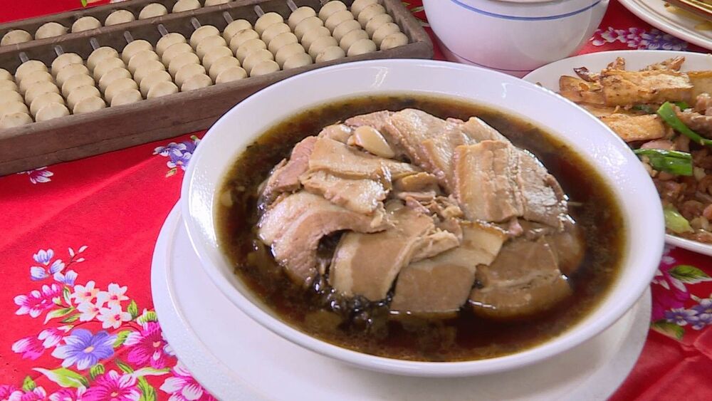作工繁複的梅干扣肉，肉香鹹甘，汁水豐美，是道下飯好料。（記者吳承恩／攝影）