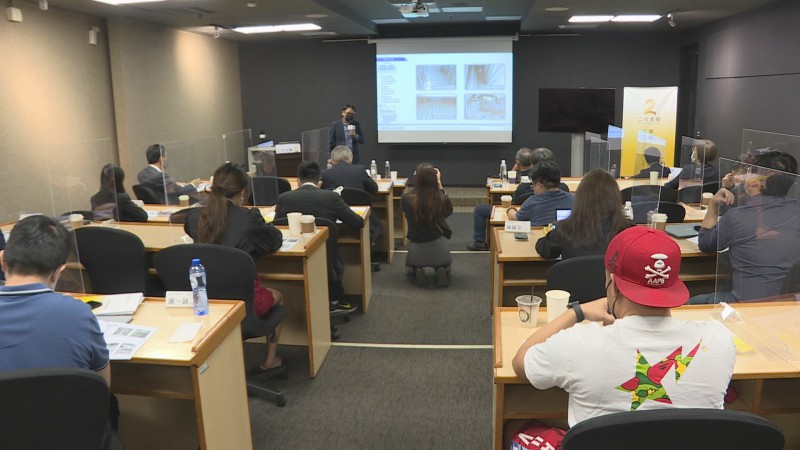 企業普遍缺乏對下一代的接班計畫安排，因此成立二代大學，號召業界CEO們來擔任老師。記者黃名緒／攝影。