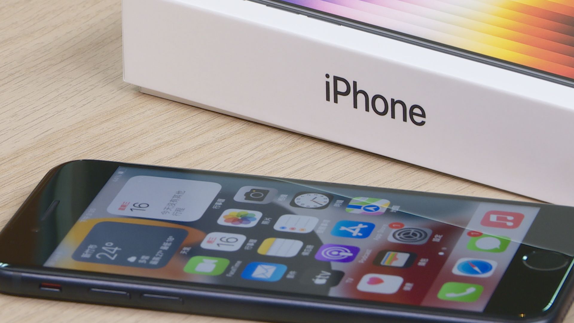 蘋果傳出下修iPhone 14新機初期備貨量10%，但指標供應鏈大廠集體澄清「未接獲砍單通知」。（iPhone 12 Pro／非凡新聞資料照）