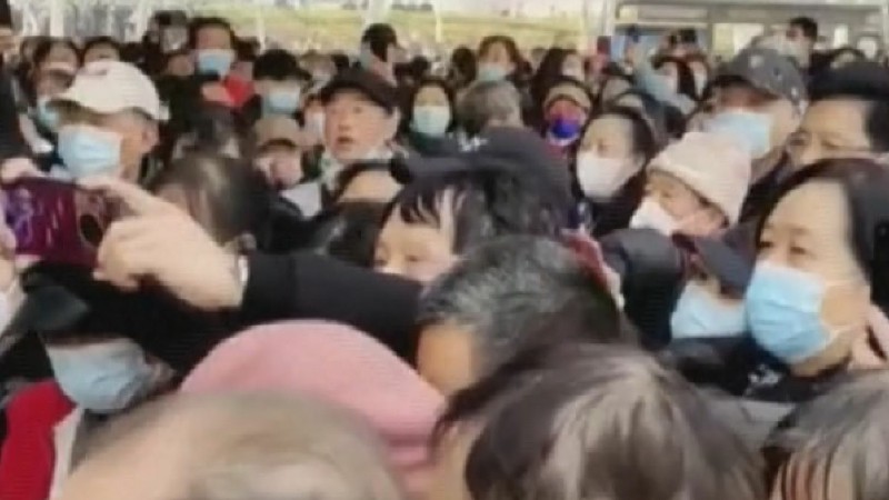 醫保改革引爆怒火!中國"白髮運動"遍地開花。圖／翻攝自網路。