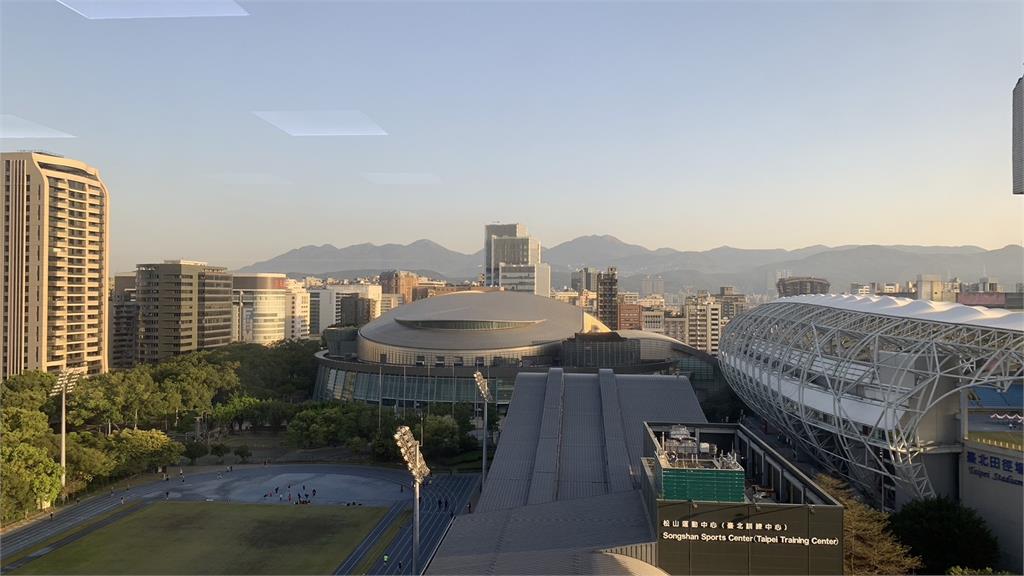 今高溫特報「恐飆36°C」，週四變天北、東轉雨。圖／翻攝自中央氣象局官網