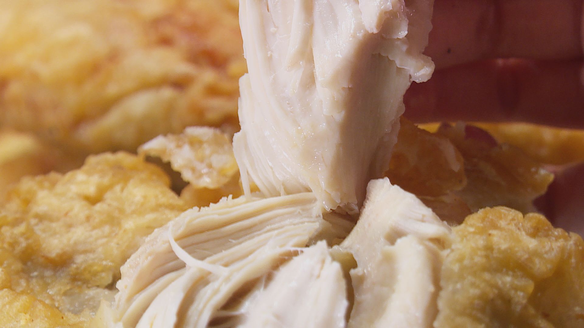 大吉利的炸雞完全不會油膩，外皮香酥、肉質鮮嫩，包覆著滿滿肉汁，是不少饕客的心頭好。（記者許惟凱／攝影）