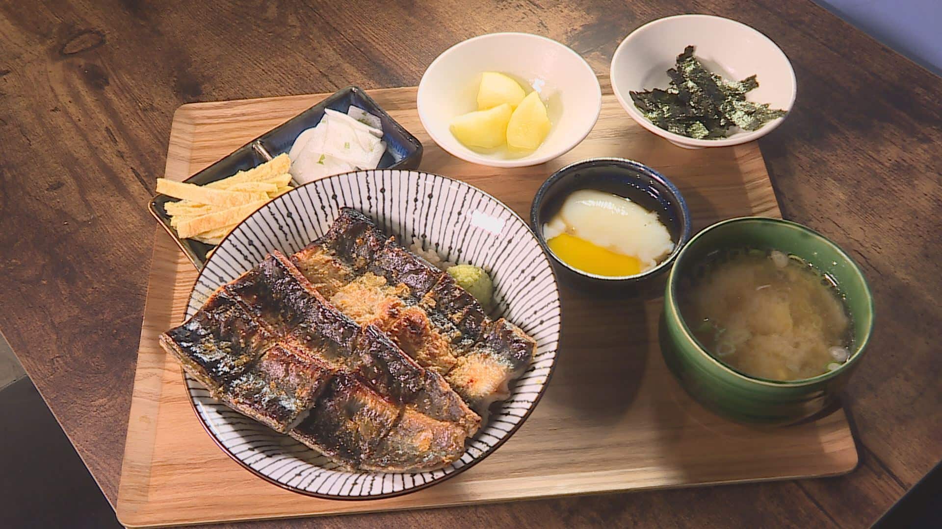 鹽燒脆皮鰻魚飯，只用海鹽調味，提升鮮度，再烤到微微焦黃，吃起來皮脆肉嫩。（記者吳承恩／攝影）
