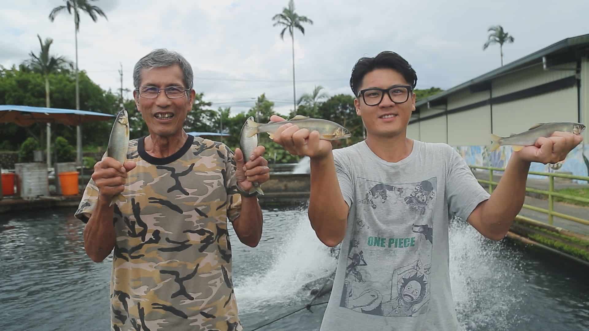 香魚大王黃玉明無視同業譏笑，成功打破水溫25度的限制，在平地飼養香魚，如今把近三十年的養殖經驗傳承給下一代，創近兩千萬年收！（記者余建宏／攝影）