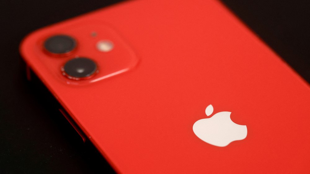 蘋果iOS 17.1更新，修正i12在法國輻射超標問題。（圖／路透社）