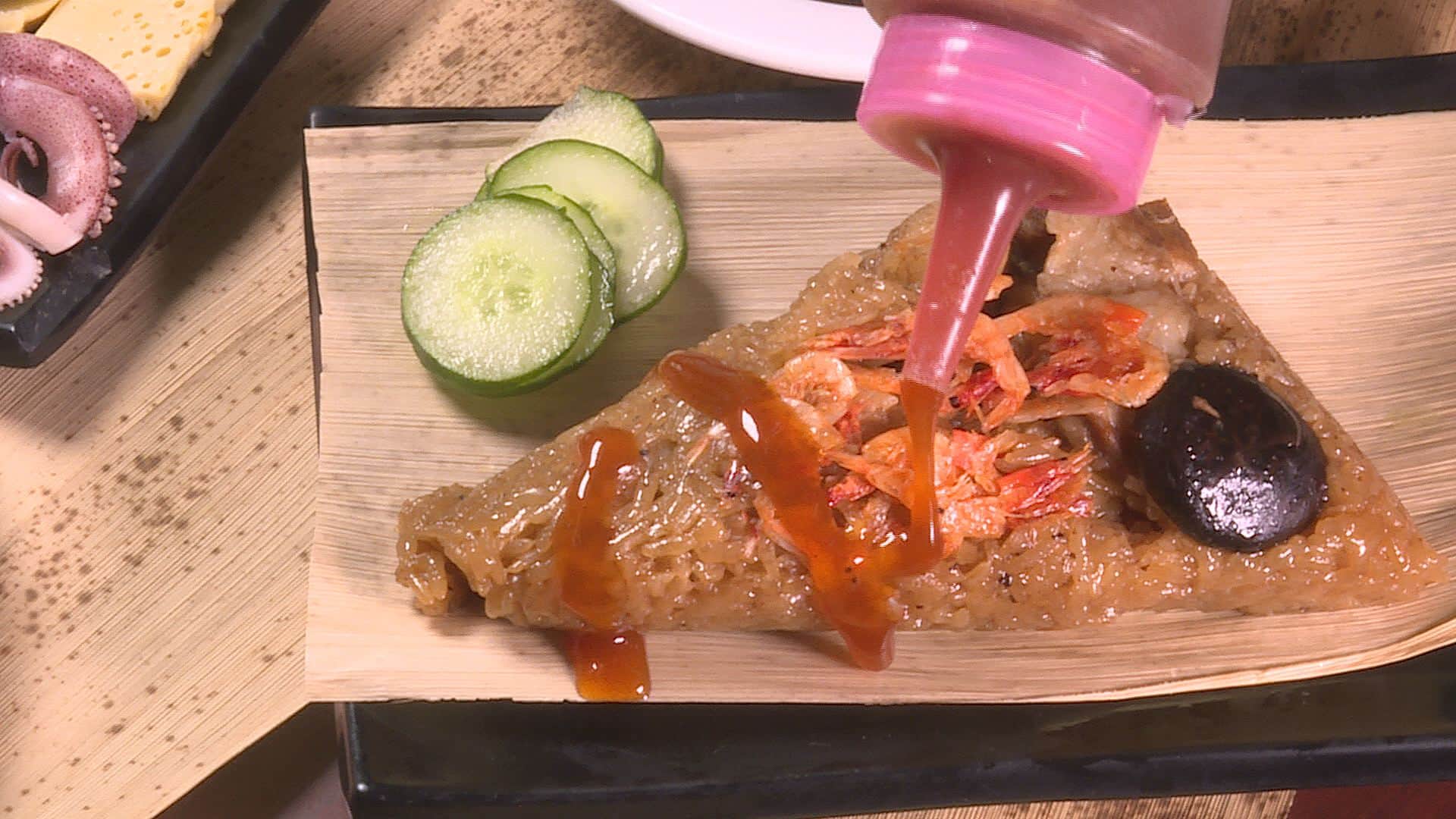 櫻花蝦米糕，櫻花蝦的鮮味和肉燥的鹹融合在一起，味道層次豐富。（記者吳承芸／攝影）