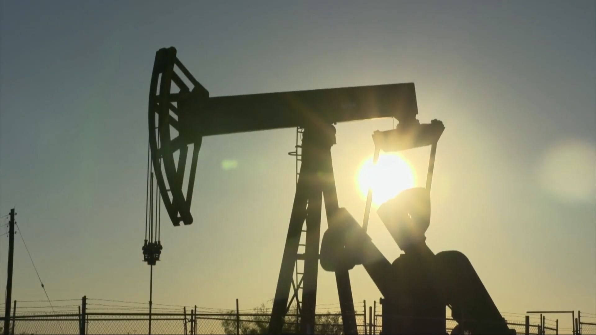 油金／傳OPEC擬擴大原油減產 紐油漲4.04%（圖／路透社）