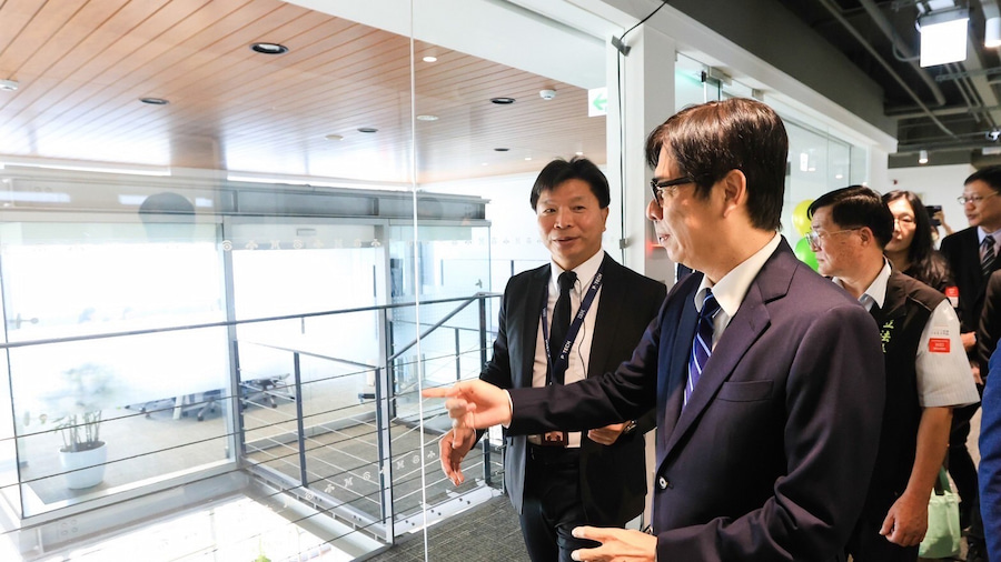 高雄相繼迎來IBM、鴻海進駐設置軟體服務中心，不僅創造就業機會，更推動台灣南部軟體業發展與產學合作。（圖片來源／高雄市政府提供）