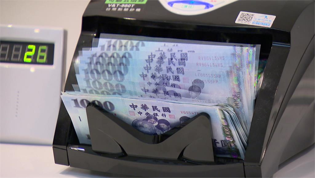 多家銀行紛紛推出新台幣高利活存。圖／台視新聞