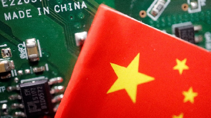 美國持續施壓艾司摩爾限制出口先進半導體製造設備到中國。圖／路透社