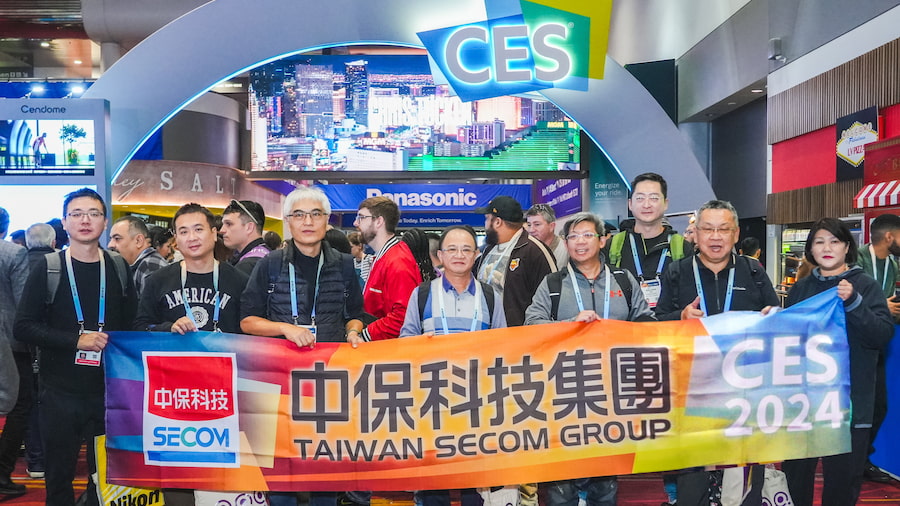 在中保科技董事長林建涵（右前三）及中保科技整合本部執行長李榮貴（右二）帶領下，中保科技團隊前進美國拉斯維加斯參加2024 CES，除可第一時間掌握最新全球科技產業發展潮流，也能與國際科技大廠發展脈動接軌。（圖片來源／中保科技提供）