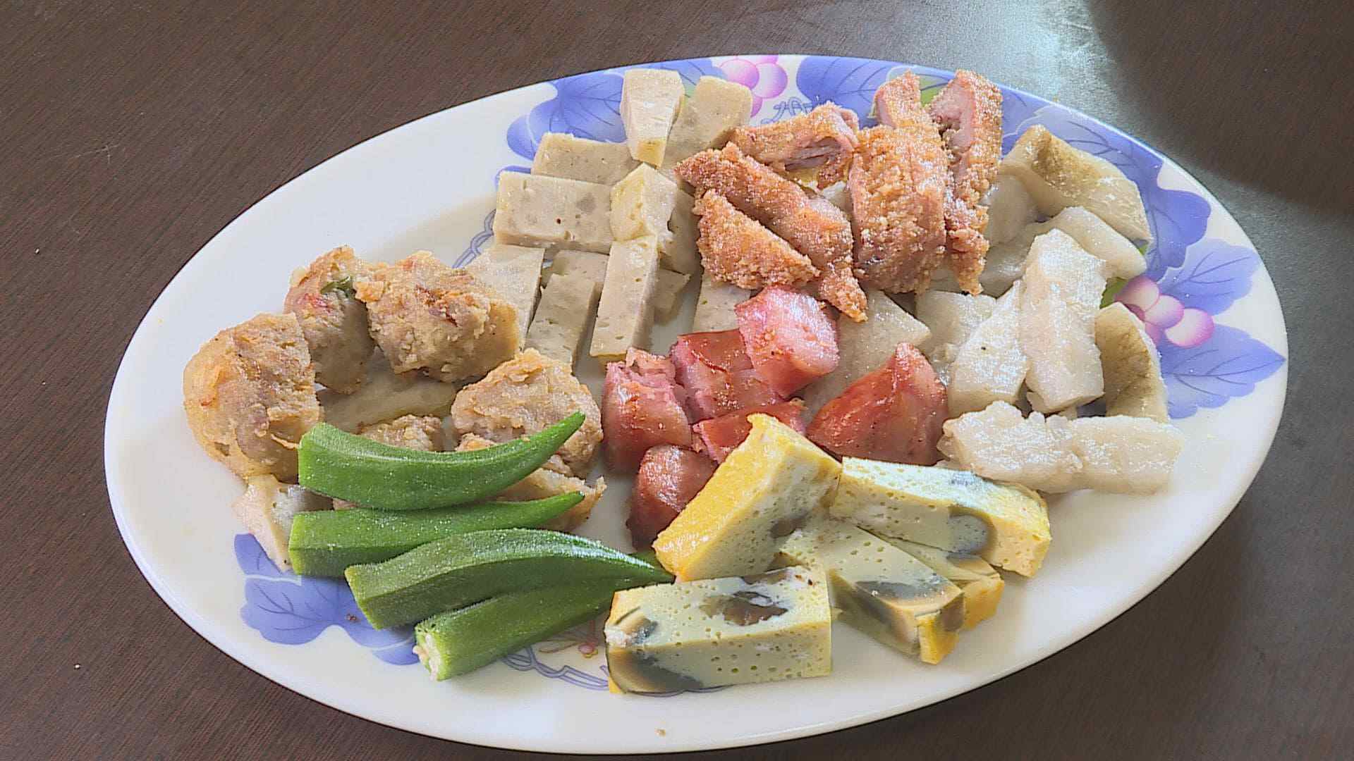 香腸熟肉是台南式的下午茶點心，種類豐富，類似台北的黑白切。（記者吳承恩／攝影）