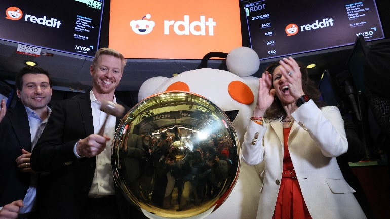 美國知名鄉民論壇Reddit周四在紐約證交所掛牌上市。圖／路透社