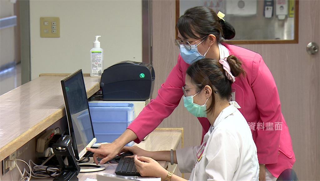 各大醫院鬧「床荒」，急診室待床患者有增無減，平均得等上兩三天。圖／台視新聞 (資料畫面)