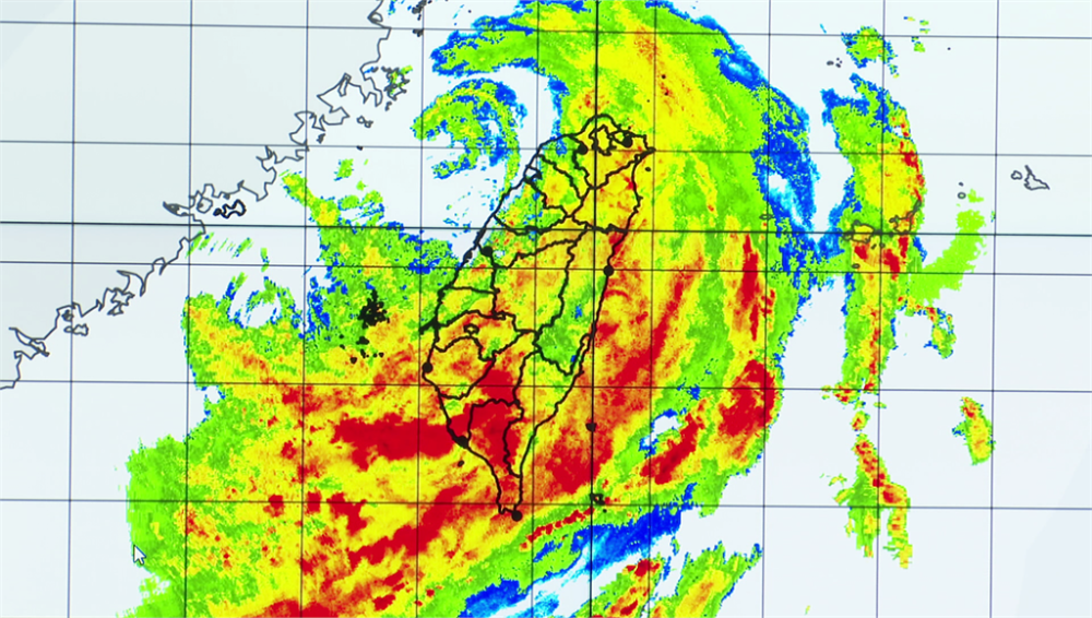 凱米颱風結構重整，估苗栗以南雨彈炸整天，中南部有機會連放3天。圖／台視新聞