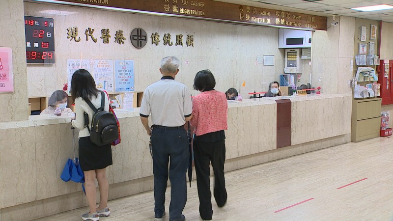 退休後該怎麼繳健保？是許多人沒想過的問題，依規定65歲退休後必需依附配偶或成年子女投保。記者張皓普／攝影。