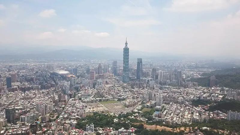 央行再度祭出第七波房市管制措施，導致今（20）日營建類股應聲慘跌。（圖／非凡新聞資料照）