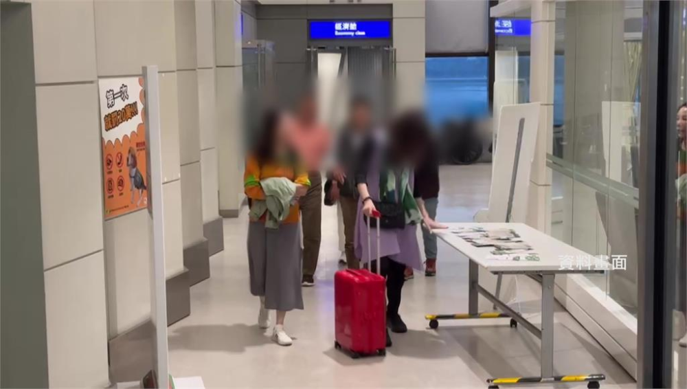 退休好友組團出遊，每個人團費花了約20萬元，卻在旅途中，整團被丟包在「古城區」。圖／台視新聞