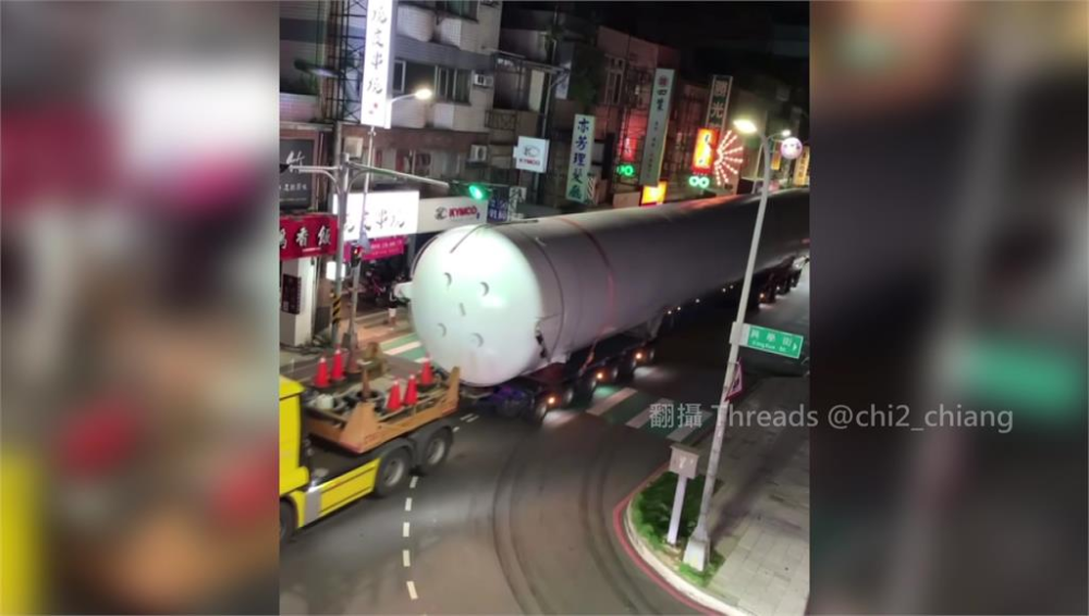 台灣秘密武器現蹤？新竹街頭見神秘「巨管」　真相與台積電有關。圖／台視新聞
