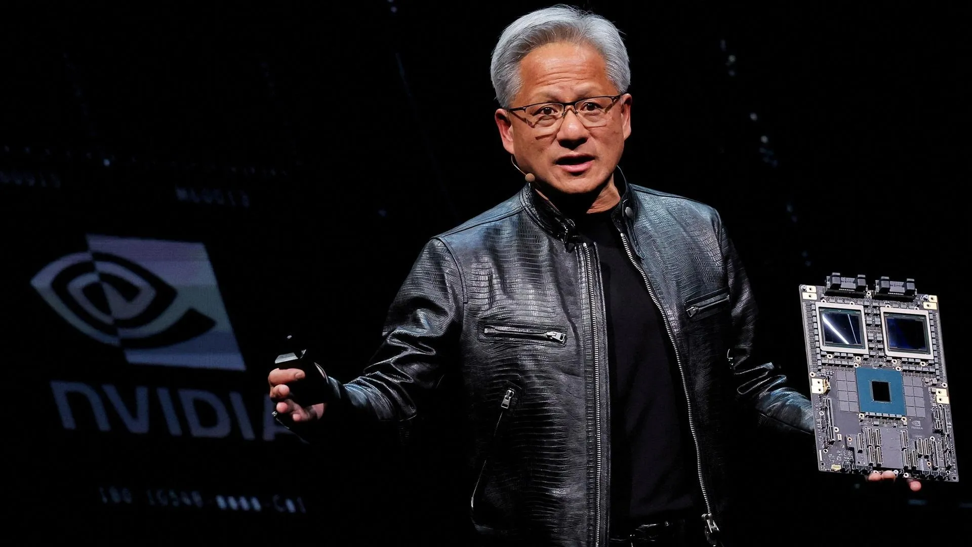 黃仁勳再度釋出Blackwell需求旺剩的好消息，並特別感謝6家台廠供應鏈夥伴。（圖／路透社）