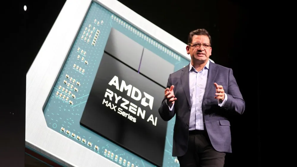 超微高級副總裁兼客戶業務部總經理Rahul Tikoo上陣介紹Ryzen AI Max處理器（圖／路透社）