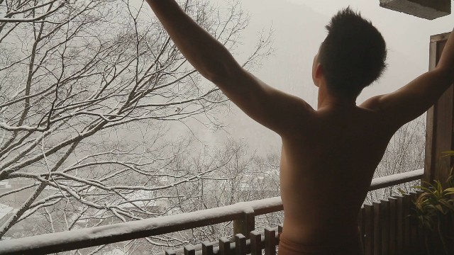 日本最大規模的露天溫泉，可以一邊泡湯一邊欣賞白雪覆蓋的山林溪谷。記者林家弘／攝影。