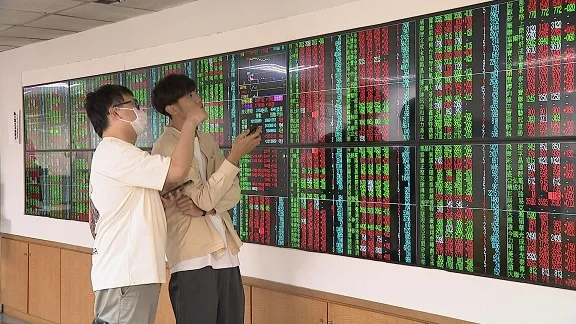 電子股回神反彈，台股上漲131點、收23384，守5日線/非凡新聞資料照