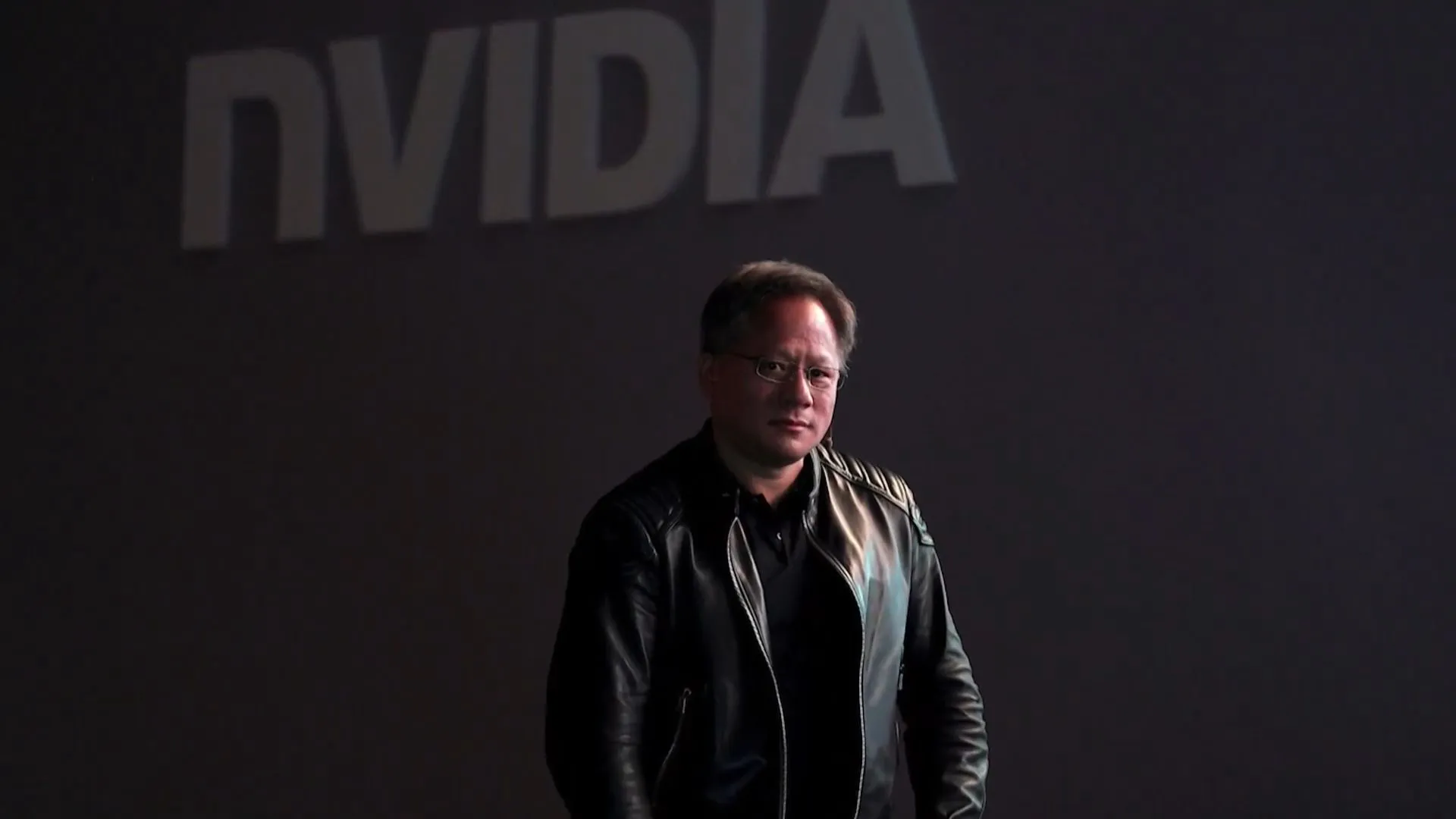 輝達（NVIDIA）財報公布後，未如預期提振市場，反而帶崩AI股。供應鏈透露，輝達於晶圓代工廠之CoWoS先進封裝訂單傳出砍單。圖／非凡新聞網資料照