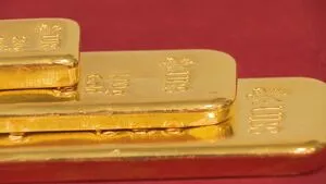 金價突破3千美元 岡拉克預測將漲破4千美元
