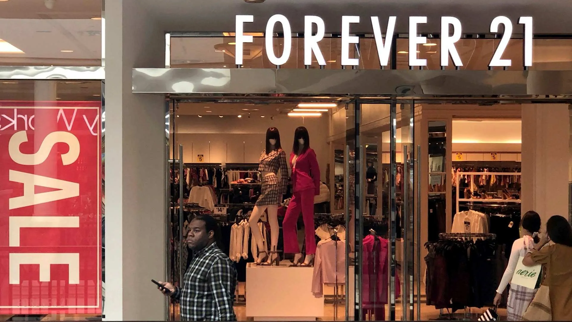 昔日美國快時尚龍頭品牌Forever 21，如今第二度申請破產。（圖／路透社）