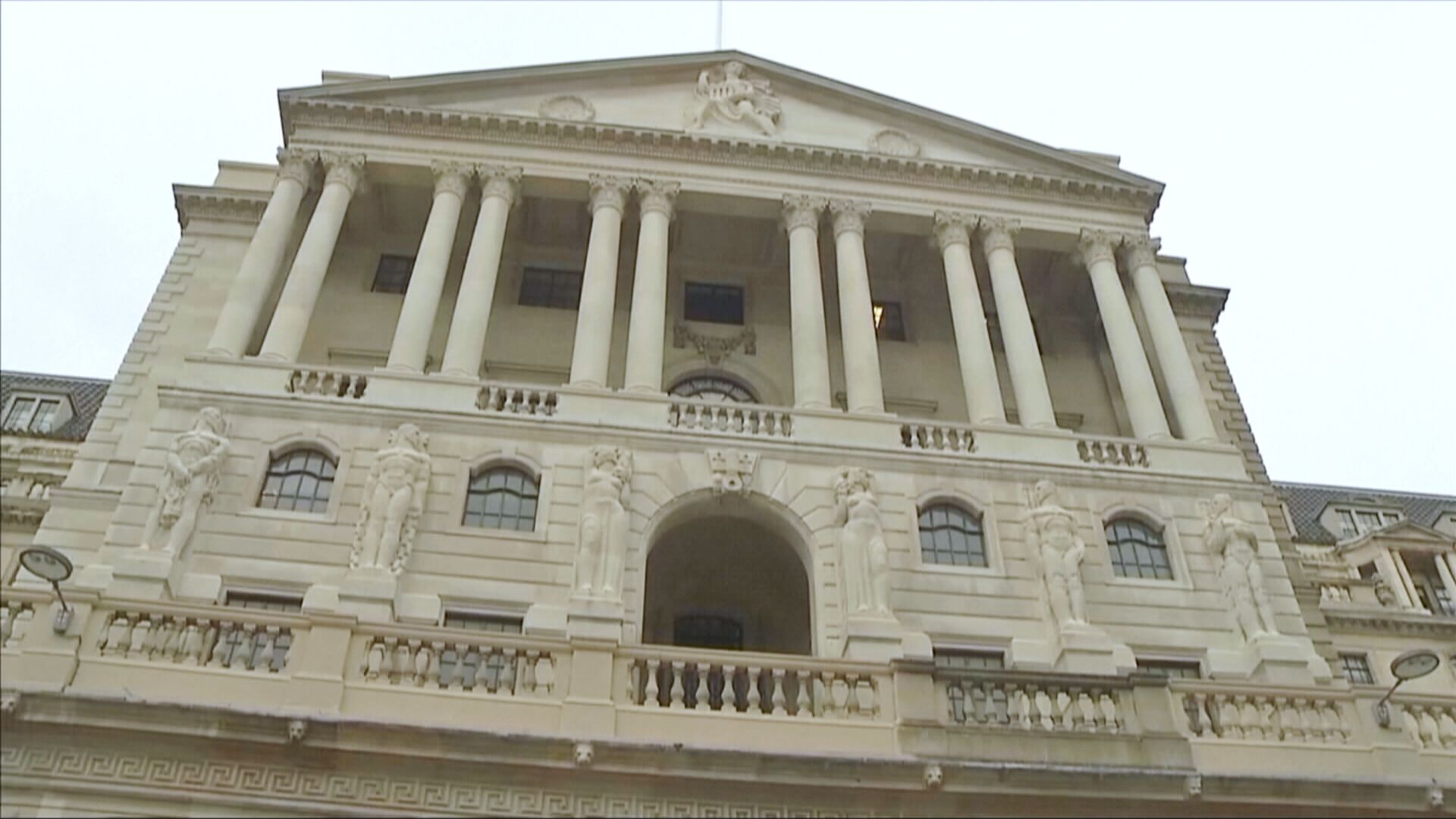 英央利率不動 示警關稅加劇經濟不確定性