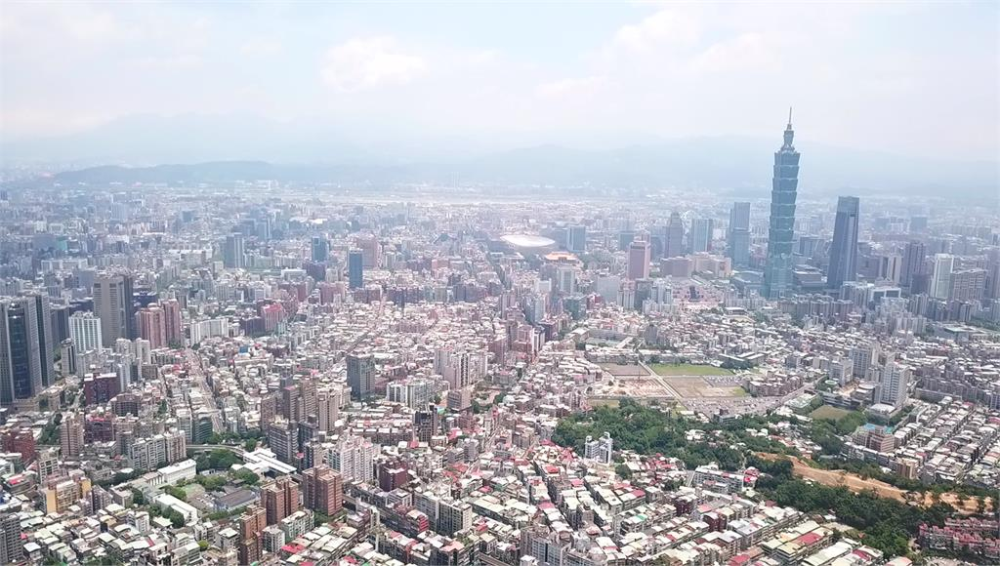 日夜高低相差可能達15度左右，早出晚歸記得添加衣物以免受涼。圖／台視新聞