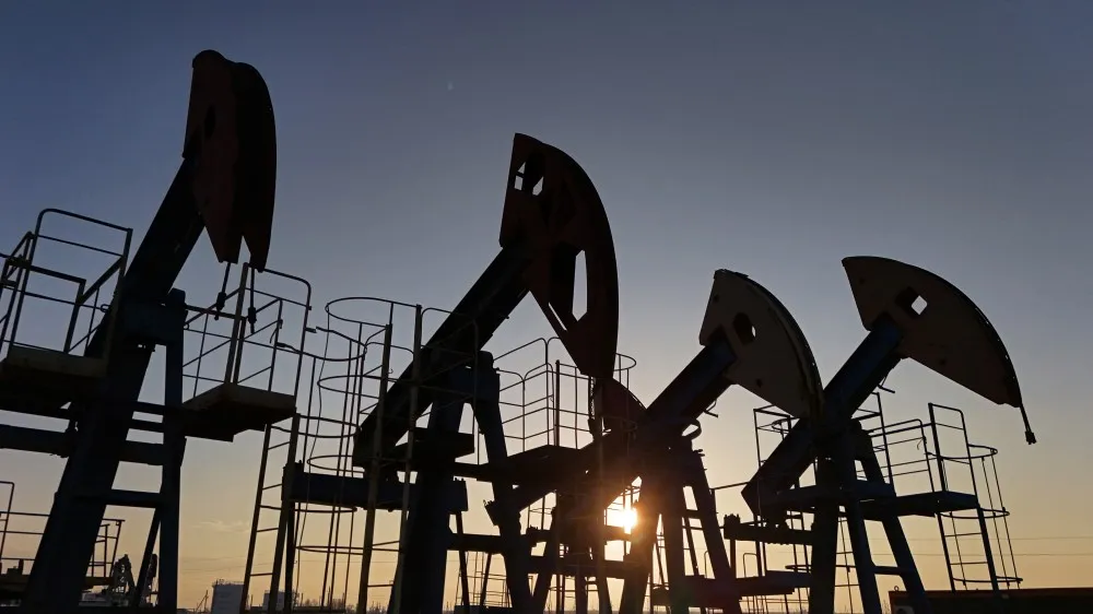 OPEC+擬6月續增產，油價承壓，紐油跌3.08%（圖／路透社）