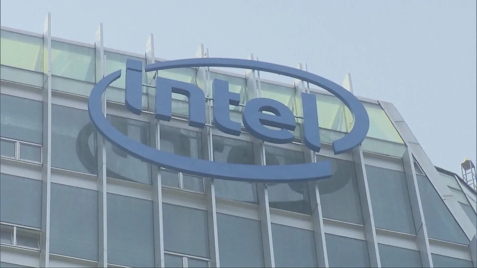 英特爾（Intel）新任執行長陳立武針對晶圓代工業務擘劃遠景，並點出下階段英特爾發展策略，在晶圓代工領域將擴大生態系及合作夥伴