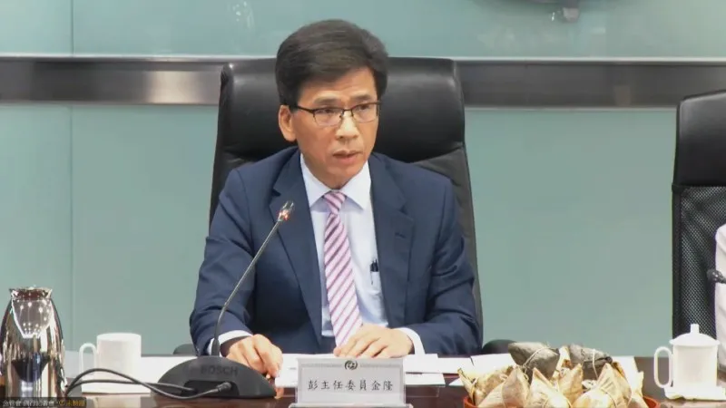 彭金隆說，壽險業可運用資金共新台幣37兆元，其中23兆元在海外，扣掉外幣保單8兆元沒有匯率的問題，還有15兆元會受匯率影響。圖／非凡新聞網資料照