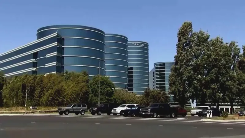甲骨文（Oracle）最新一季財報表現亮眼，並看好2026會計年度雲端基礎設施收入將成長逾70％，激勵股價盤後大漲超過7％。圖／非凡新聞網資料照
