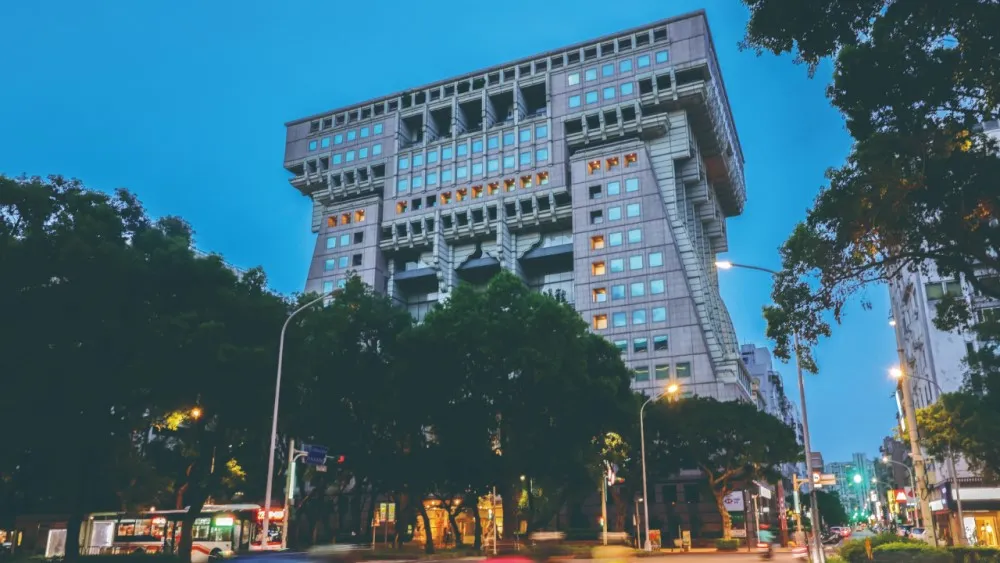 90年代台灣建築的經典代表--宏國大樓，台北市商辦建築的先驅。