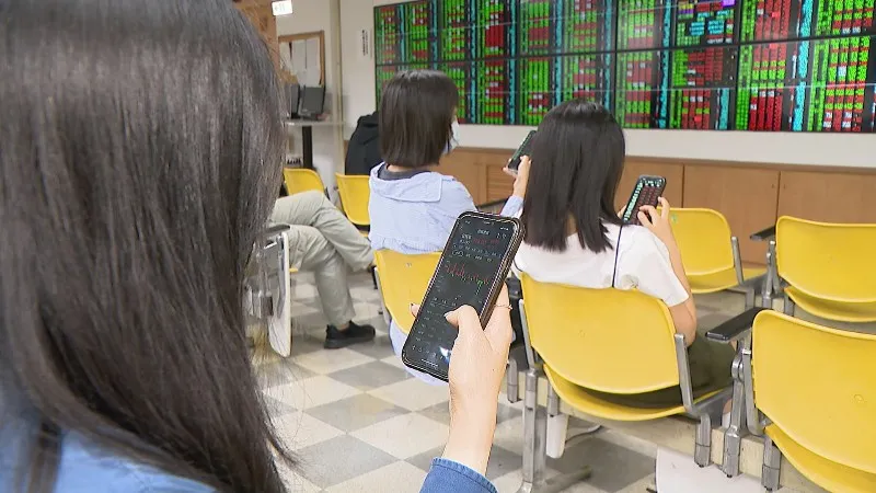 因應美國關稅豁免即將到期壓力，全球客戶積極備貨，帶動今年台股上市櫃公司6月、第二季及上半年合併營收同步寫下歷年同期最強紀錄。圖／非凡新聞網資料照