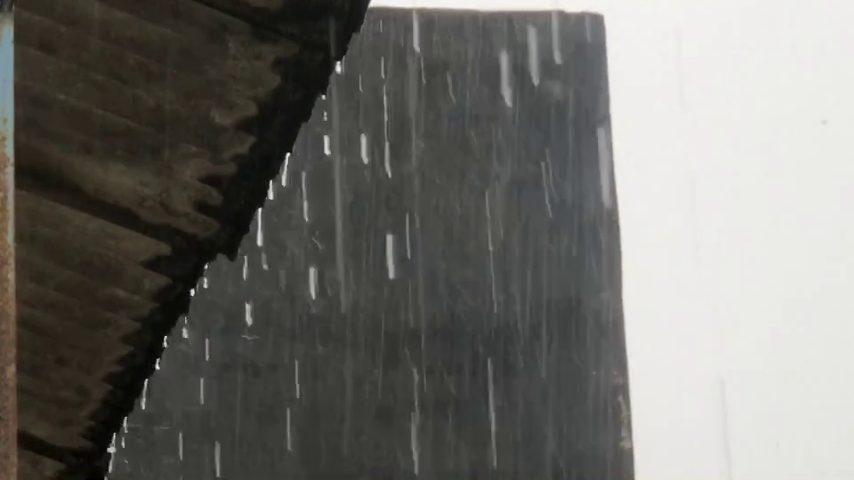 中南部6縣市豪大雨特報 「熱帶系統」週末近台灣不可輕忽。圖／台視新聞