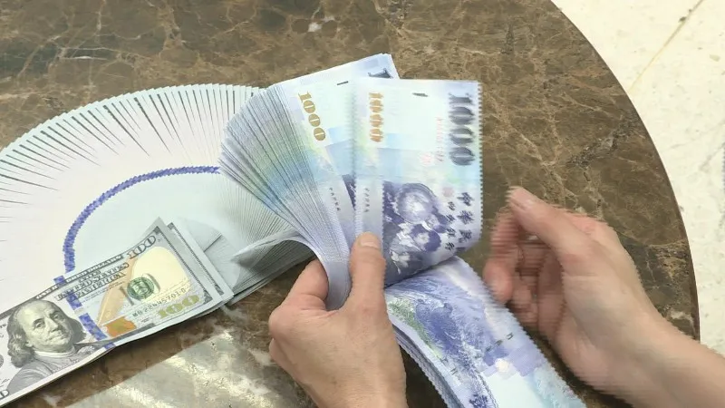 受新台幣4月、5月強升，國銀外幣存款蒸發破兆元，統計至今年5月底，國銀外幣存款餘額已連三降至14.1兆元。圖／非凡新聞網資料照