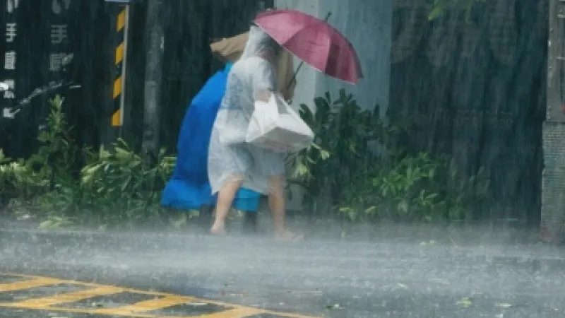 受到雙颱夾擊，全颱今明兩天迎來大雨。圖／台視新聞（資料畫面）